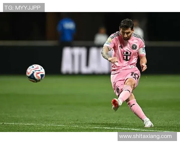 足坛巨星闪耀舞台：从梅西到C罗，解析当代足球传奇的巅峰之路